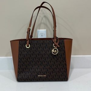 Michael Kors Walsh Tote Bag